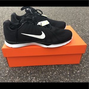 Women’s Nike IN Season TR 7 SZ 9